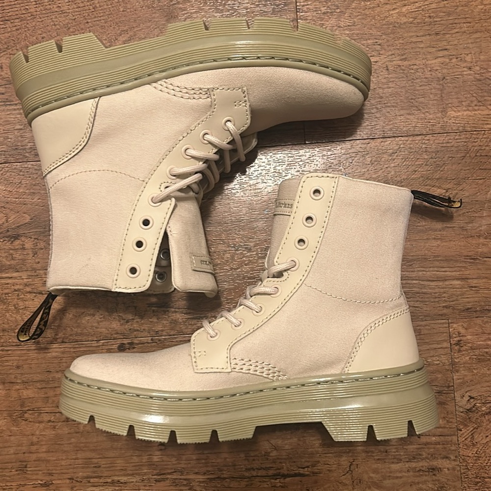 NWT Dr. Martens Combs Canvas Casual Boots in Parchment Beige - Picture 2 of 12